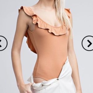 HONEYPUNCH RIBBED SCOOP BACK BODYSUIT CAMEL RUFFLE